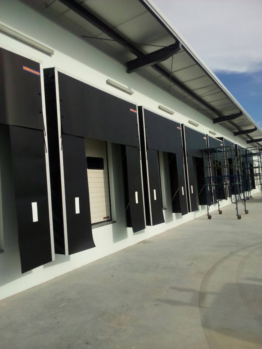 งานติดตั้ง  Overhead  Door & Dock  Shelter  (ฟูจิ)