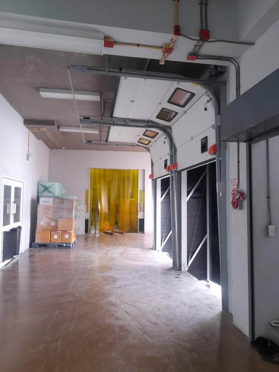 งานติดตั้ง Overhead Door & Shelter (TP Drug)